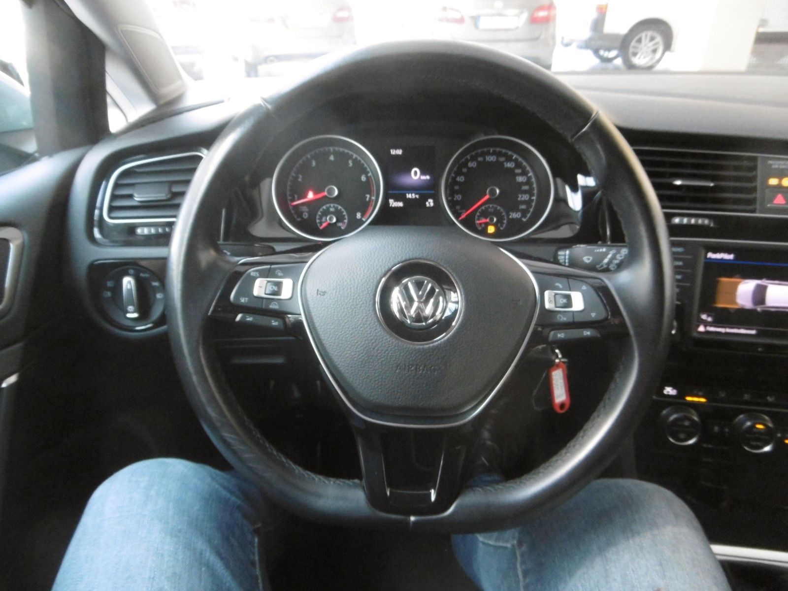 Fahrzeugabbildung Volkswagen Golf VII Variant TSI Allstar Standheizung