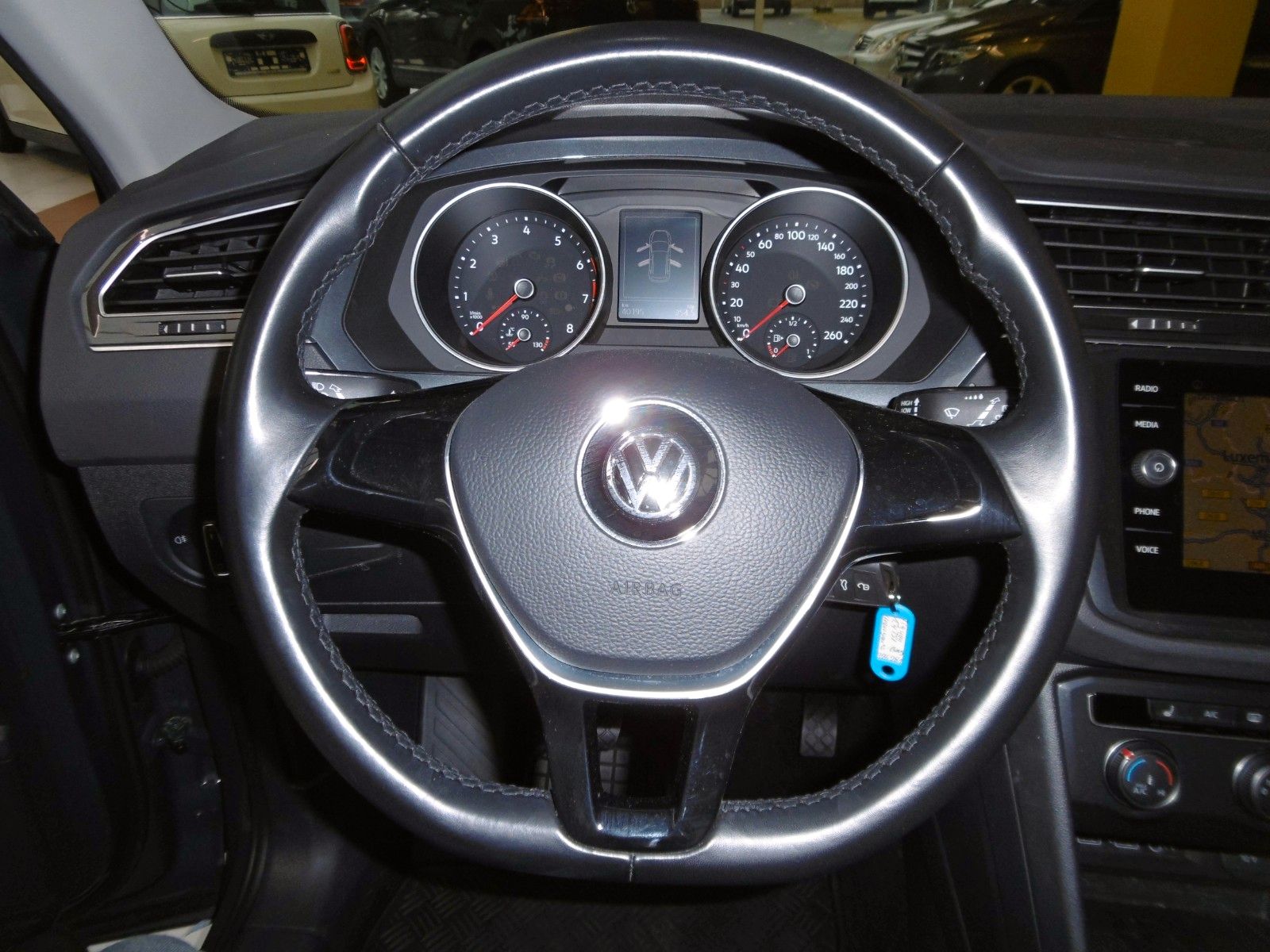 Fahrzeugabbildung Volkswagen Tiguan 1.4 TSI Navigation,SHZ,Spurhalteassistent