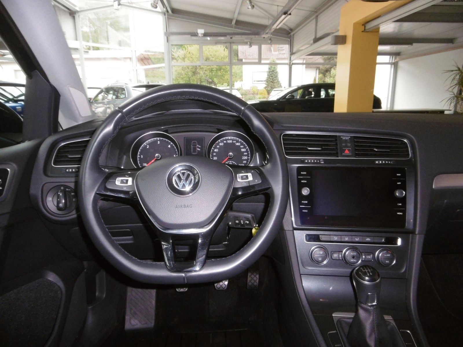 Fahrzeugabbildung Volkswagen Golf VII Lim. 1.6 TDI  BMT NAVI*Rückfahrkamera