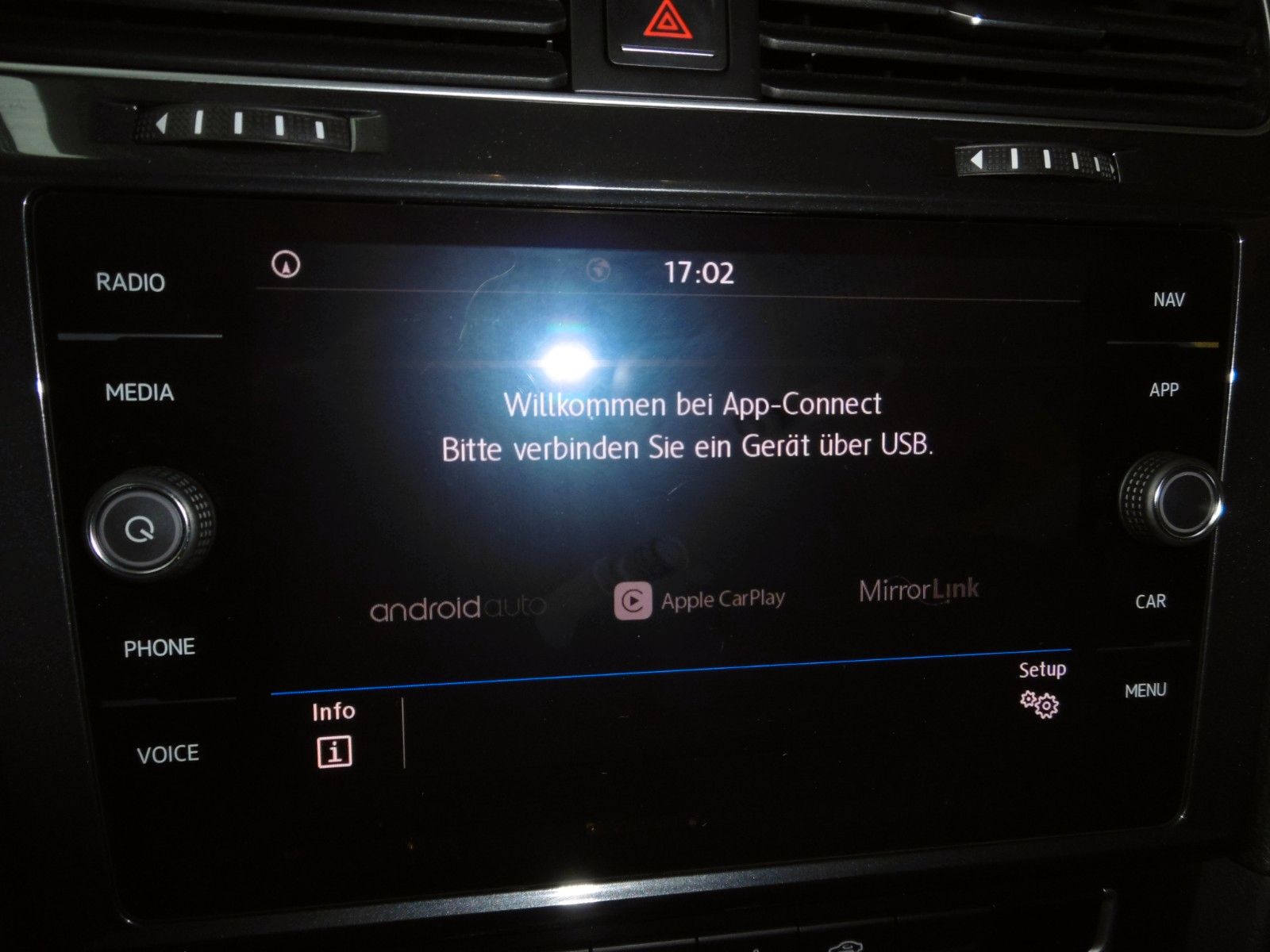 Fahrzeugabbildung Volkswagen Golf VII Lim. 1.6 TDI  BMT NAVI*Rückfahrkamera