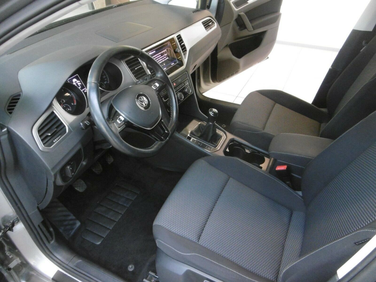 Fahrzeugabbildung Volkswagen Golf VII  Sportsvan 1.6 TDI modell 2019
