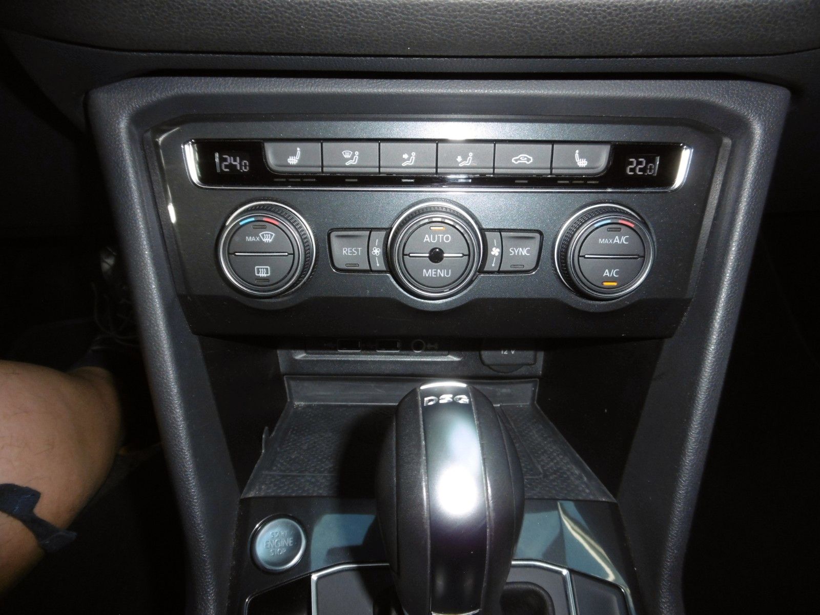Fahrzeugabbildung Volkswagen Tiguan 2.0 TDI  DSG 4Motion Allspace LM Navi