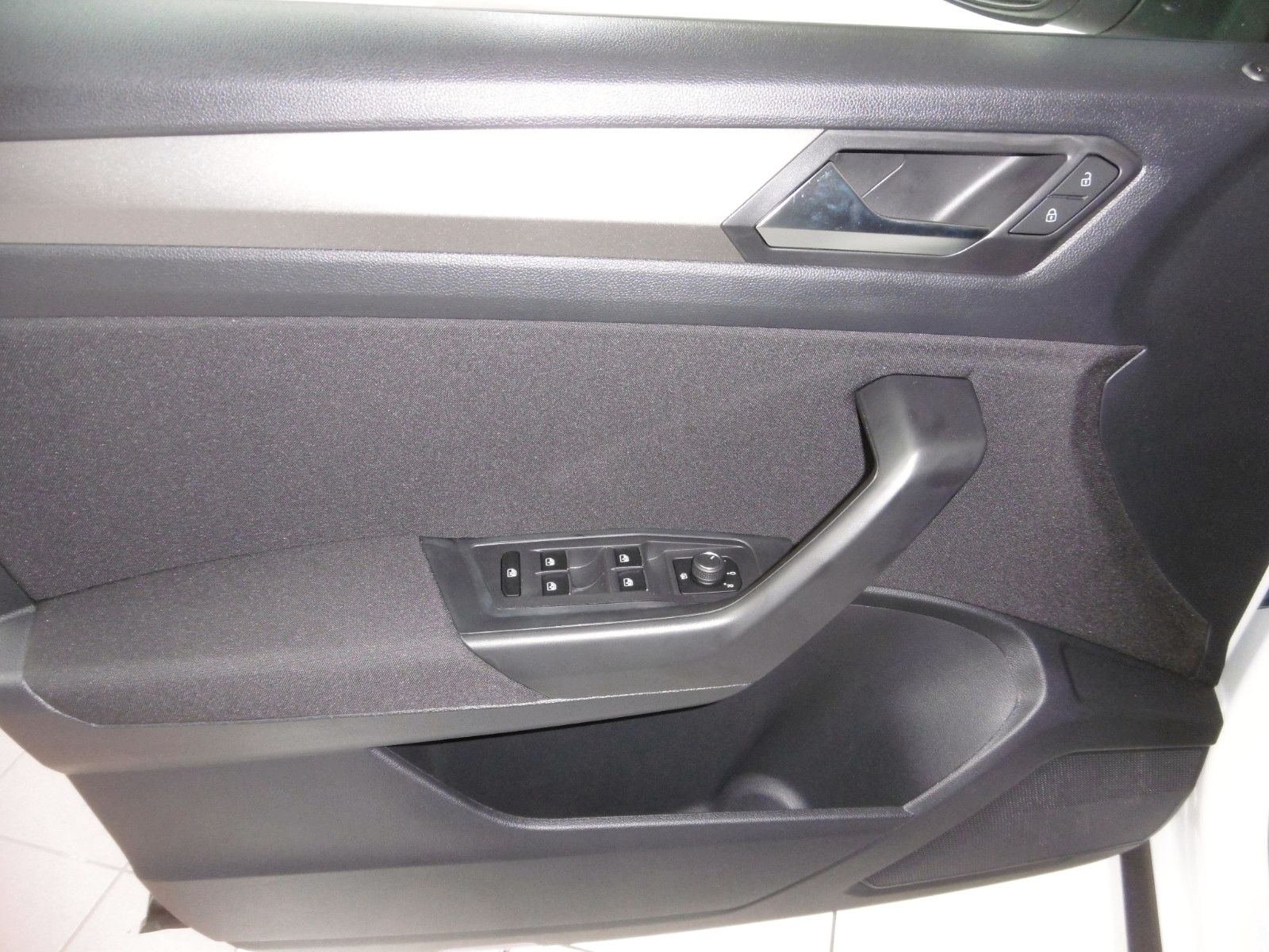 Fahrzeugabbildung Volkswagen T-Roc Style 1.5 TSI  - LED NAVI APP PDC