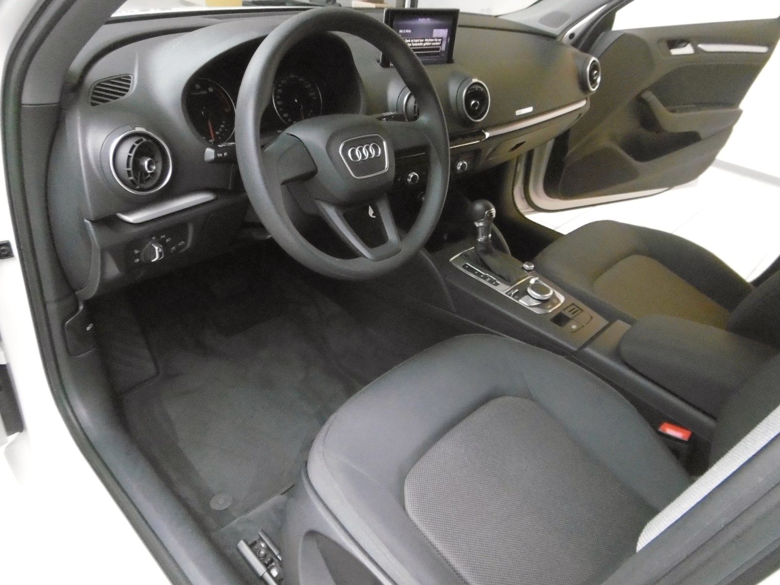 Fahrzeugabbildung Audi A3 Sportback 35 TFSI S-tronic MMI Navi Xenon
