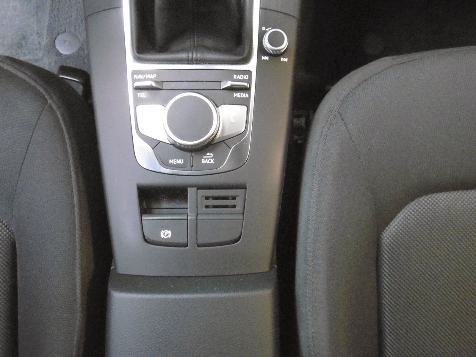 Fahrzeugabbildung Audi A3 1.0 TFSI Limousine 30 TFSI*LM*NAVI*Xenon