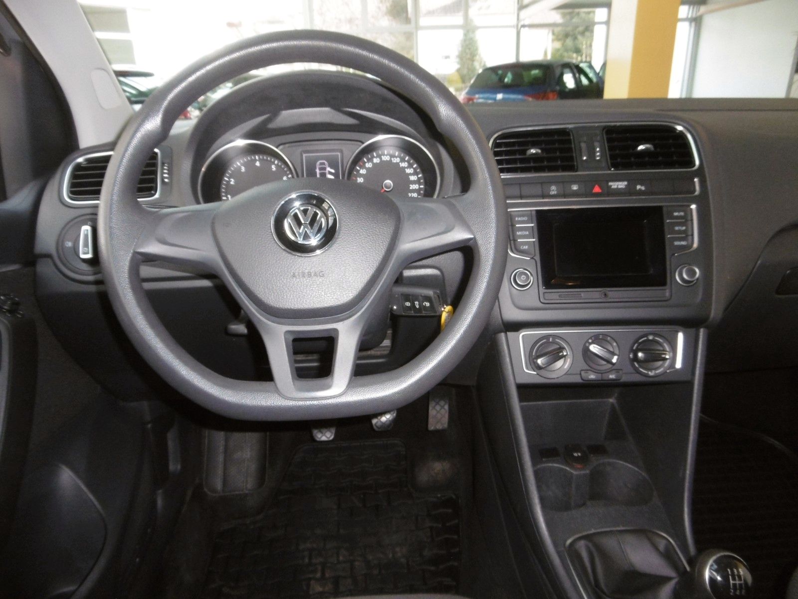 Fahrzeugabbildung Volkswagen Polo V 4 Türen, Bremsen vorne+HU neu
