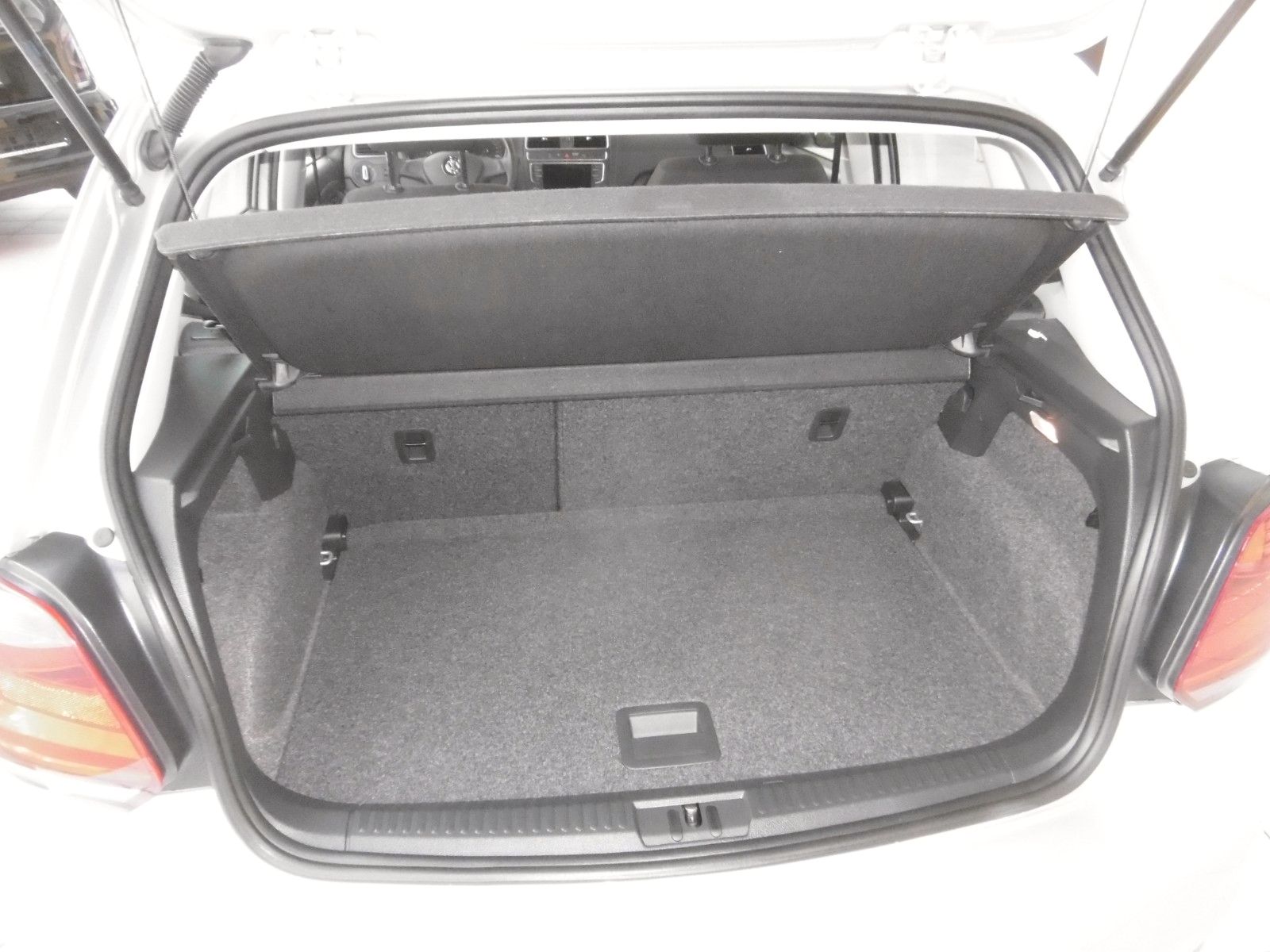 Fahrzeugabbildung Volkswagen Polo V 4 Türen, Bremsen vorne+HU neu