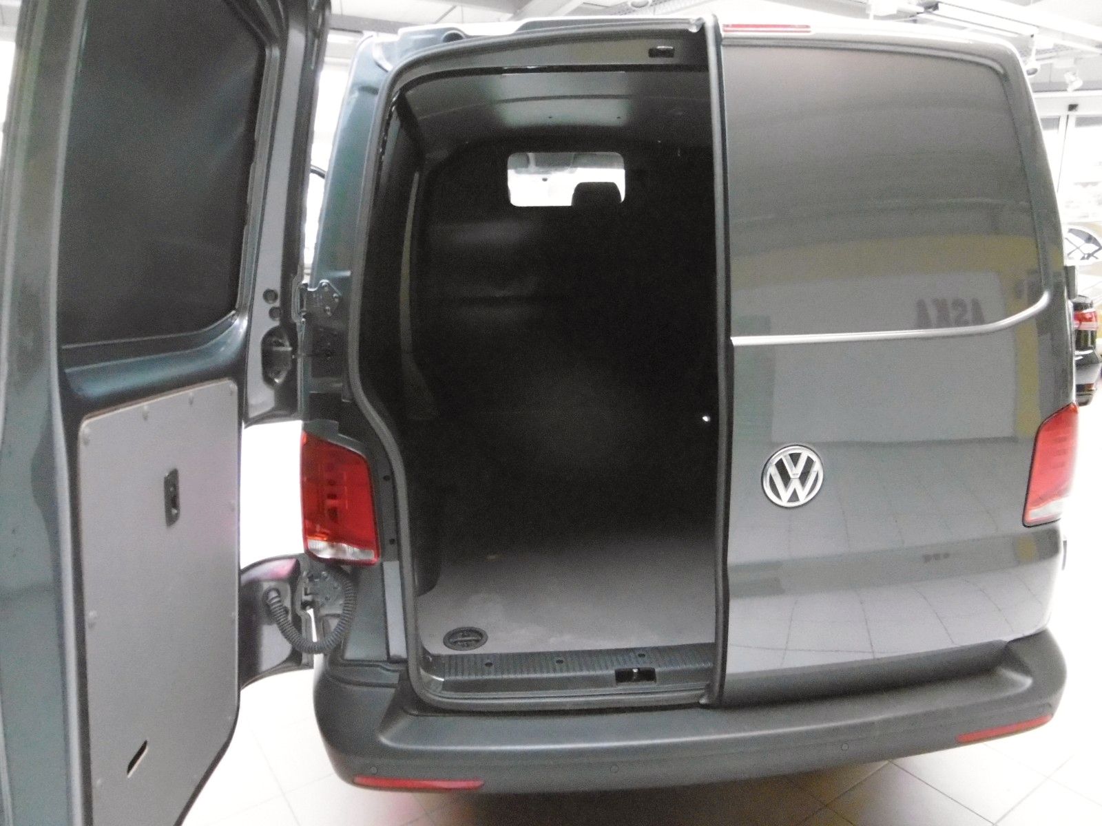 Fahrzeugabbildung Volkswagen T 6.1  2.0 TDI Heckflügeltür