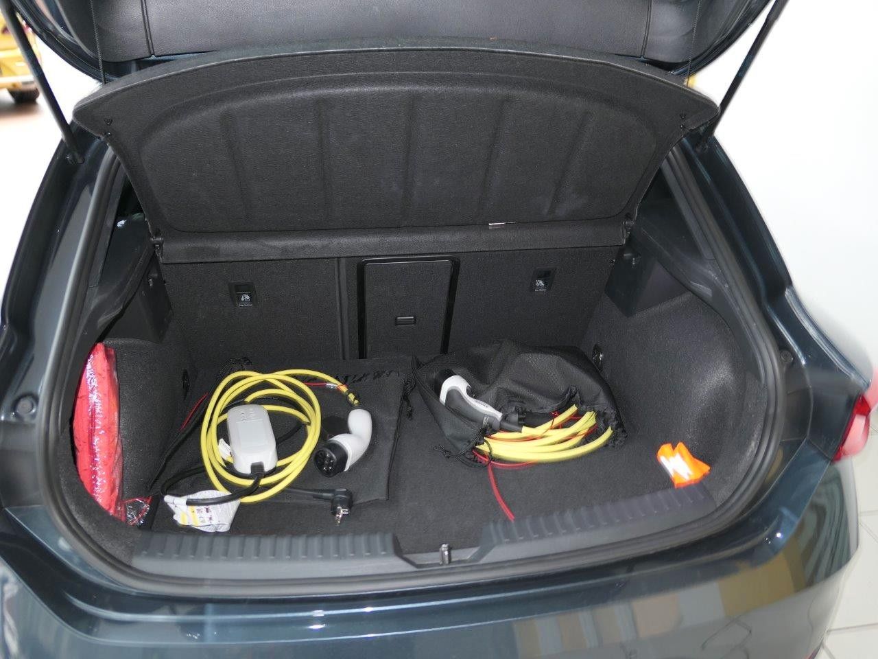 Fahrzeugabbildung SEAT Leon 1.4  FR e-HYBRID 204 PS  DSG FR 18"