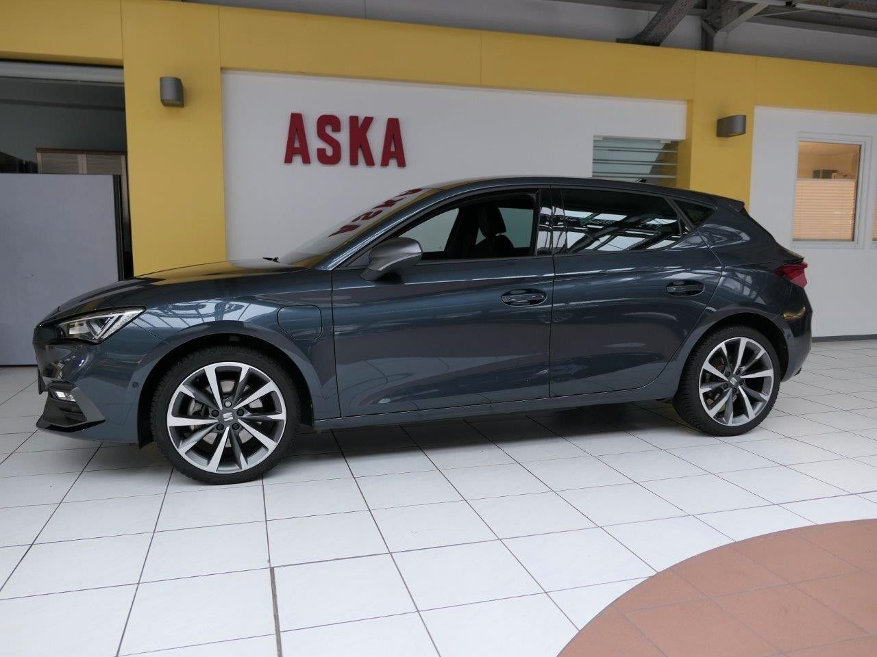 Fahrzeugabbildung SEAT Leon 1.4  FR e-HYBRID 204 PS  DSG FR 18"