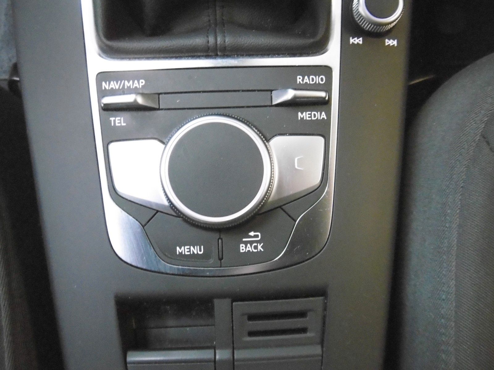 Fahrzeugabbildung Audi A3 1.0 TFSI Limousine TFSI*LM*NAVI*Xenon