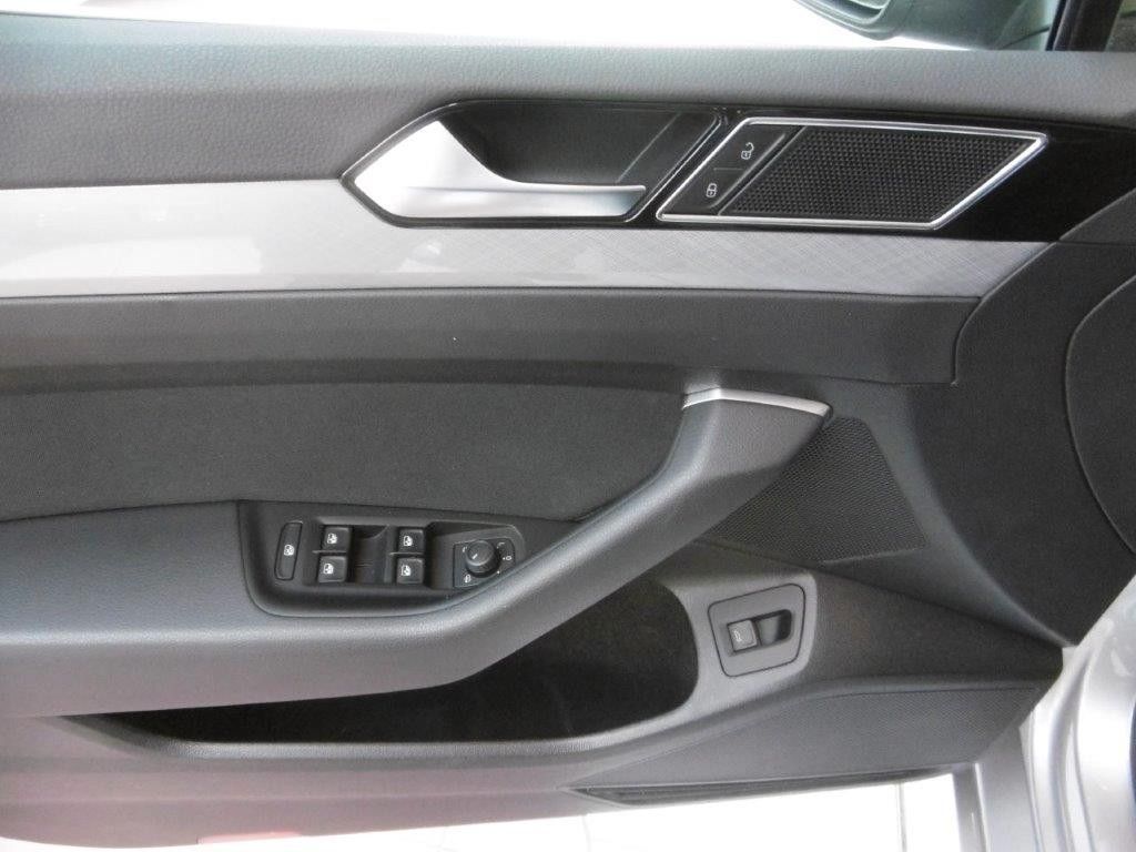 Fahrzeugabbildung Volkswagen Passat Variant 1.5 TSI  DSG NAVI LM AHK Komfort