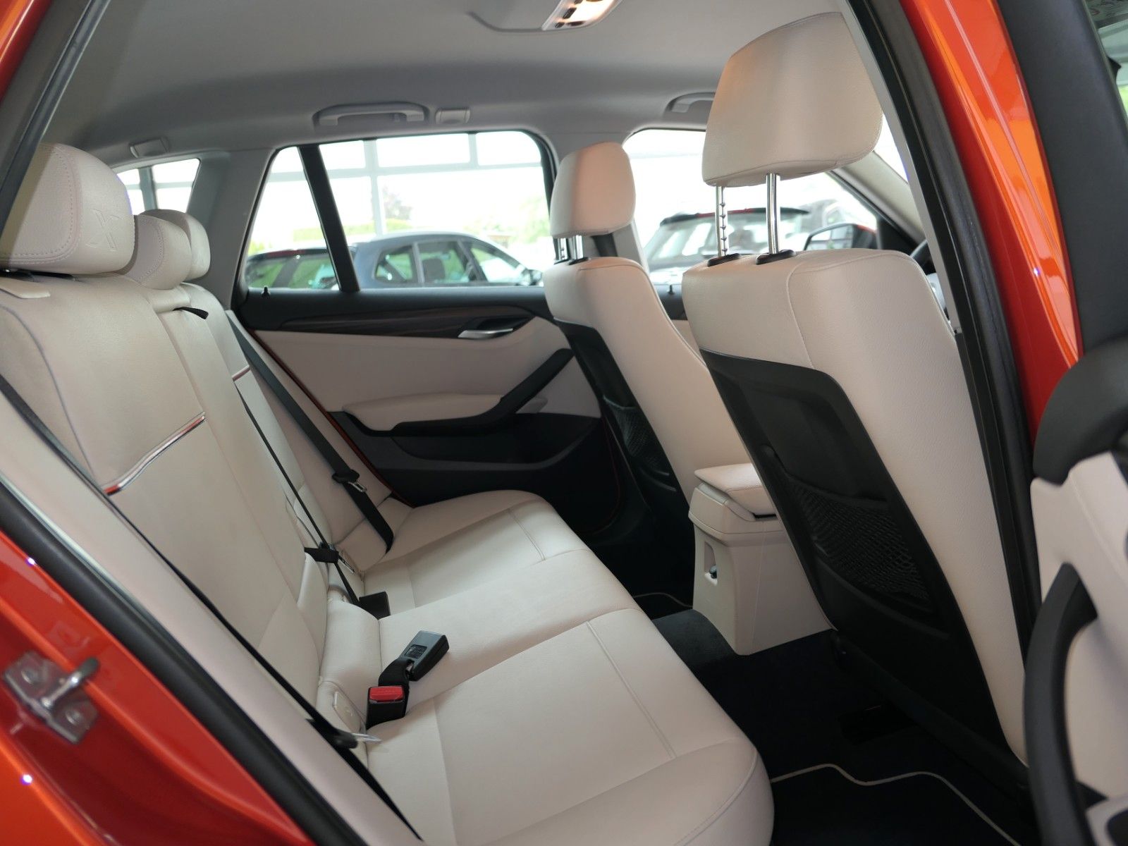 Fahrzeugabbildung BMW X1 sDrive 18i *X-Line*NAVI*LM18"LEDER"