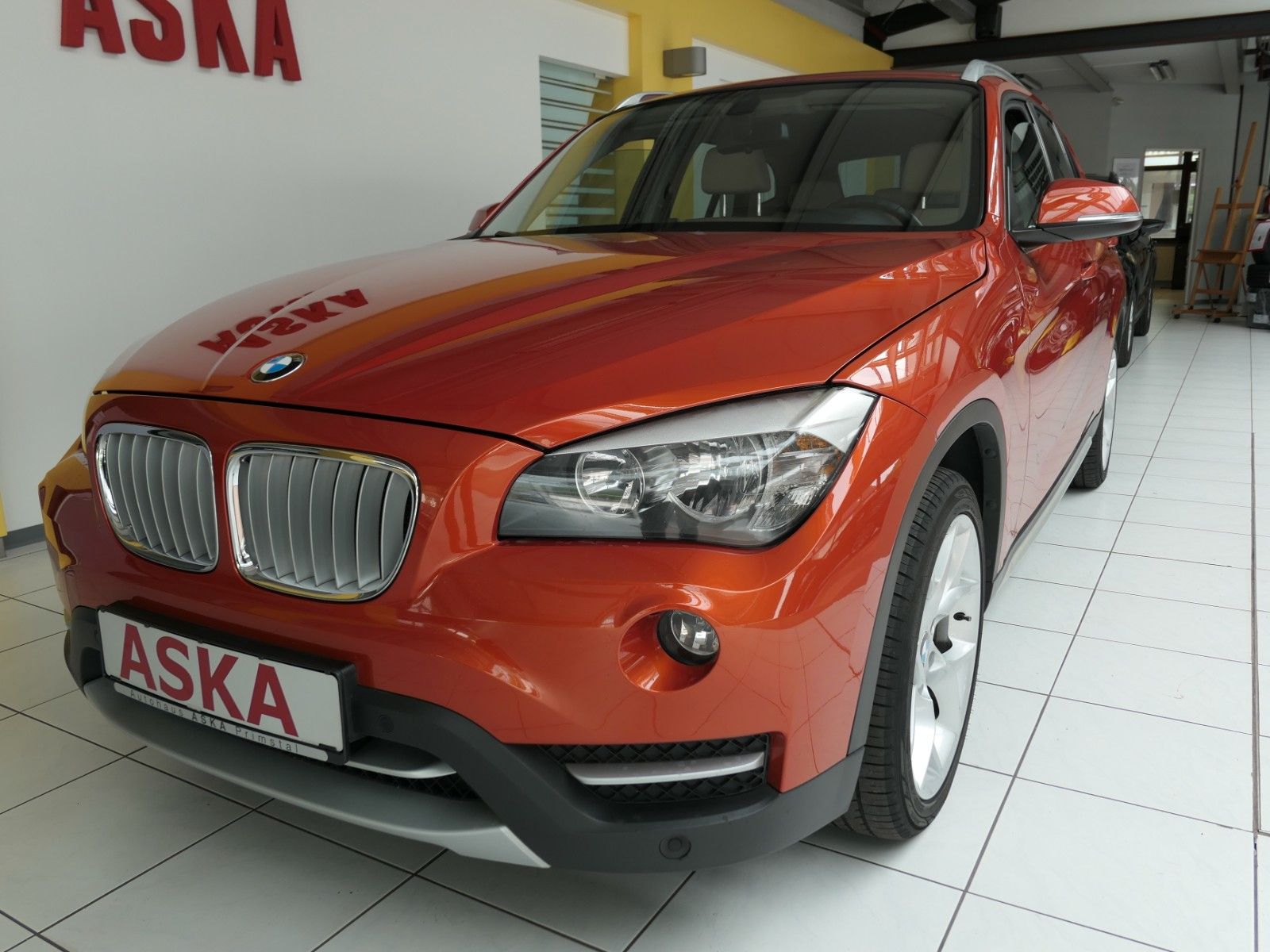 Fahrzeugabbildung BMW X1 sDrive 18i *X-Line*NAVI*LM18"LEDER"
