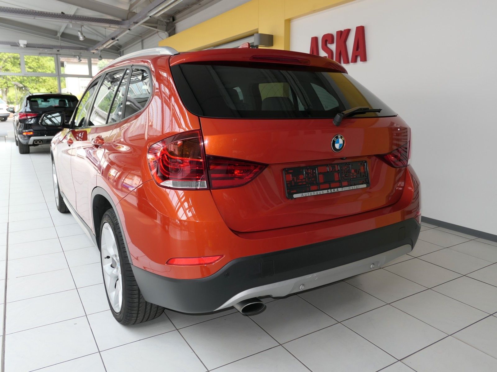 Fahrzeugabbildung BMW X1 sDrive 18i *X-Line*NAVI*LM18"LEDER"