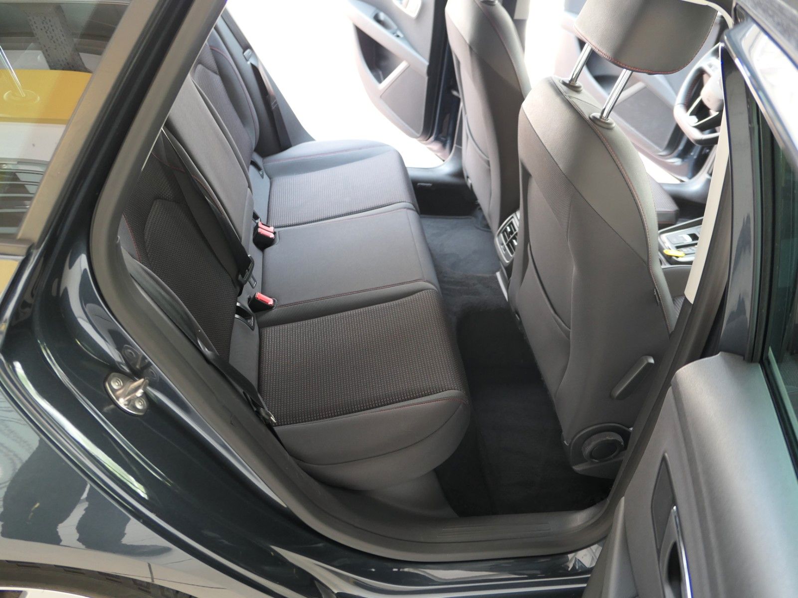 Fahrzeugabbildung SEAT Leon ST FR 1.5 TSI NAVI*LED*Bremsen v+h neuwert.