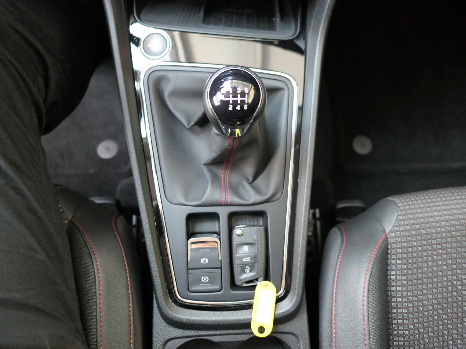 Fahrzeugabbildung SEAT Leon ST FR 1.5 TSI NAVI*LED*Bremsen v+h neuwert.
