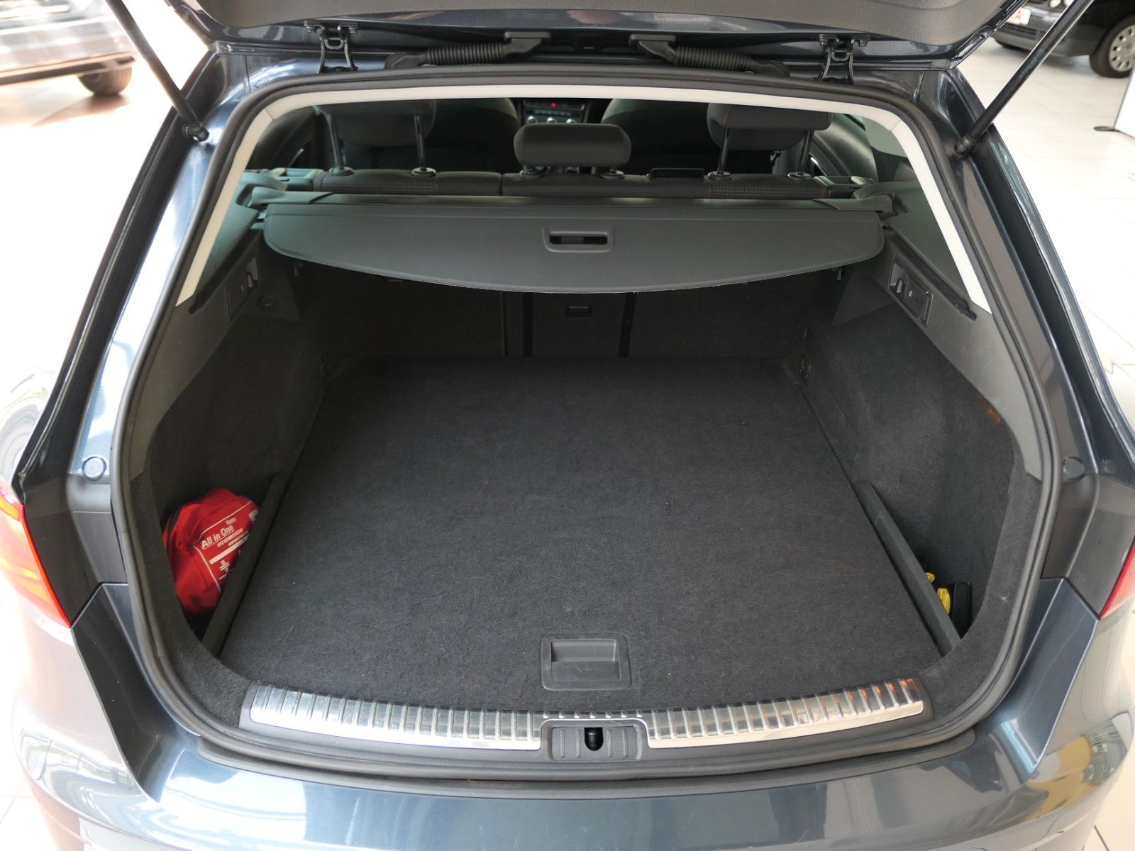 Fahrzeugabbildung SEAT Leon ST FR 1.5 TSI NAVI*LED*Bremsen v+h neuwert.