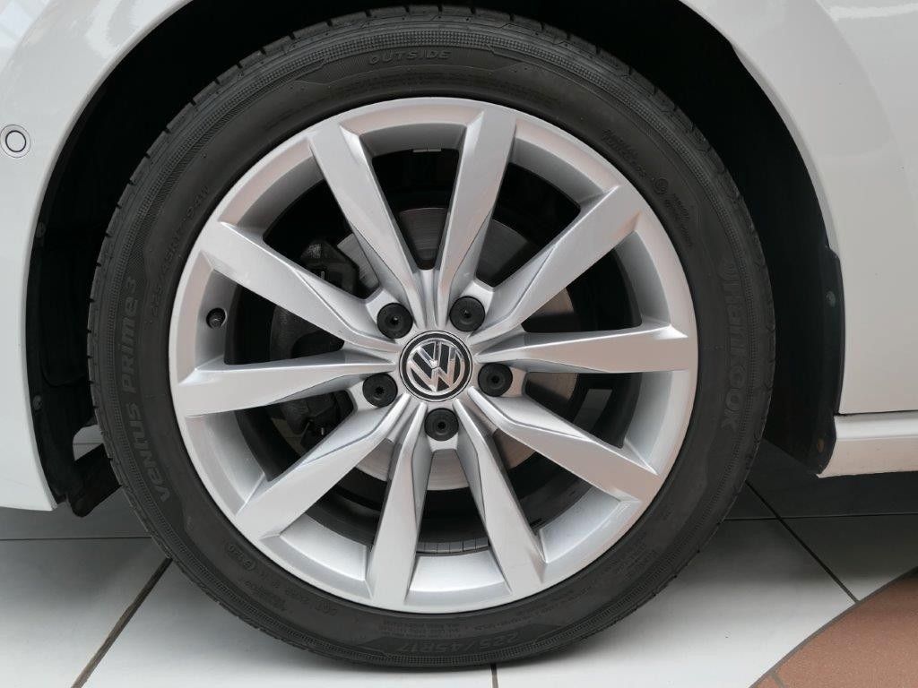 Fahrzeugabbildung Volkswagen Golf Sportsvan TSI Highline Navi LM Sportp Xenon