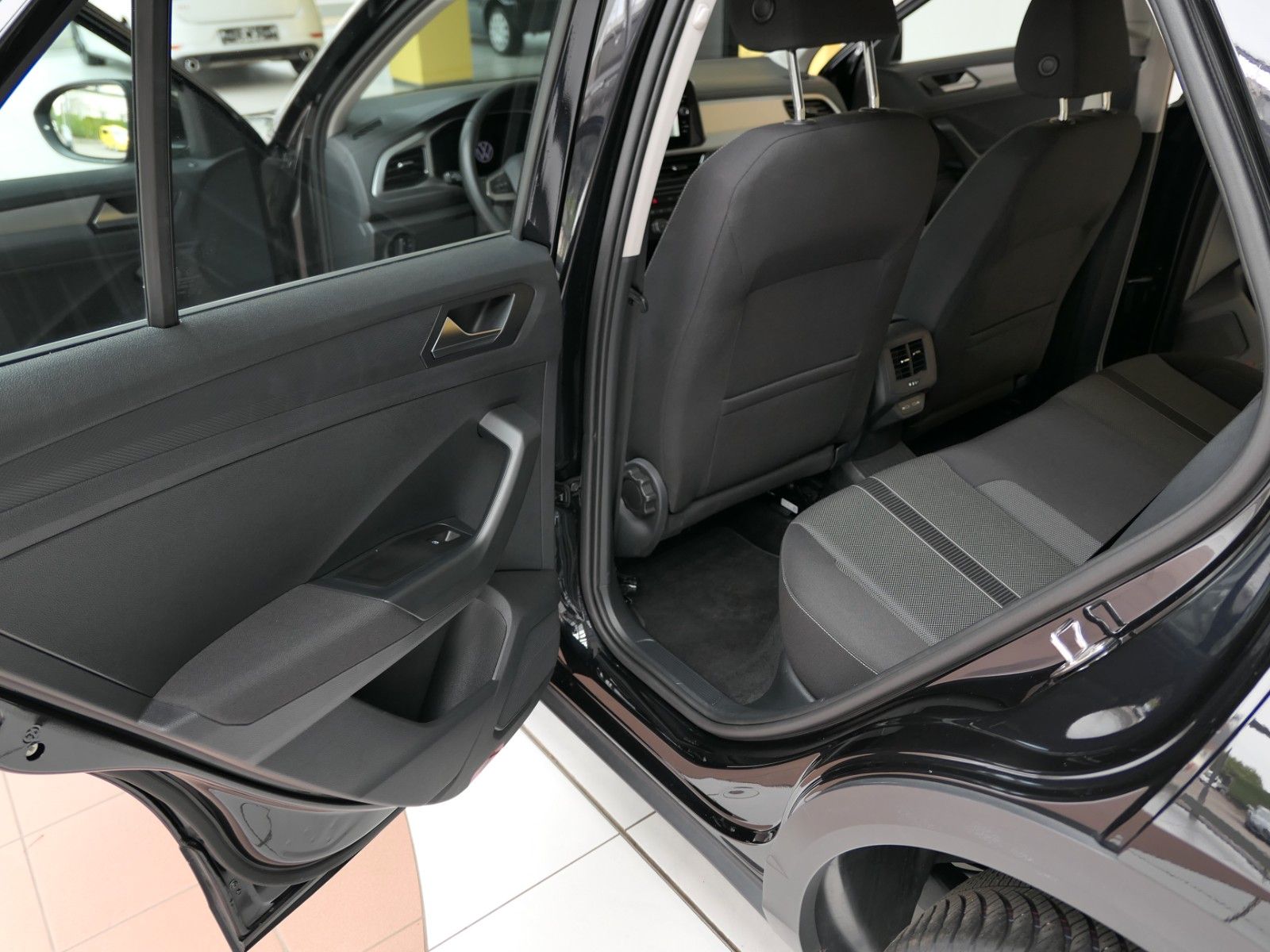 Fahrzeugabbildung Volkswagen T-Roc 1.5 TSI DSG*Navi*LM*AHK*