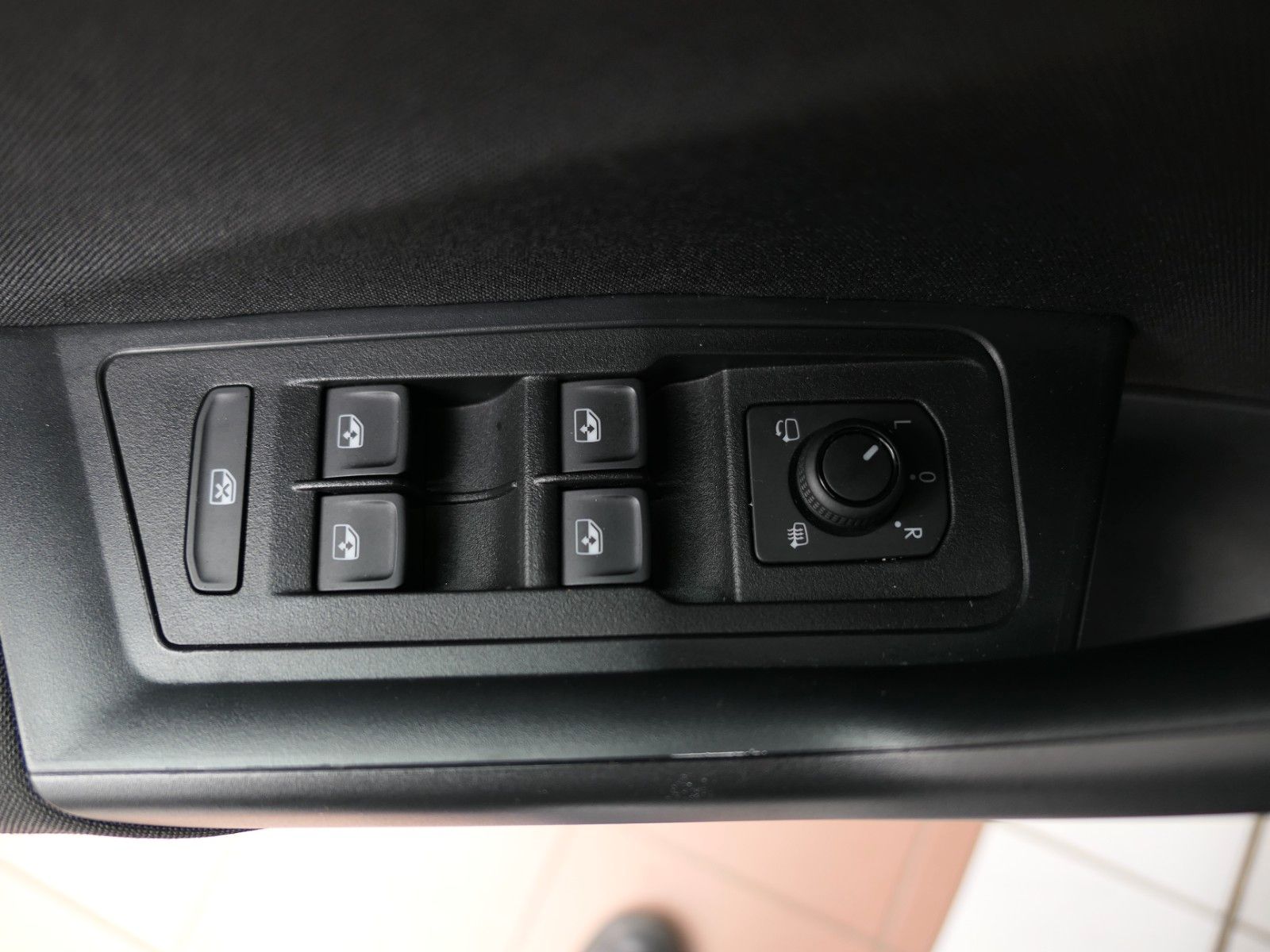 Fahrzeugabbildung Volkswagen T-Roc 1.5 TSI DSG*Navi*LM*AHK*