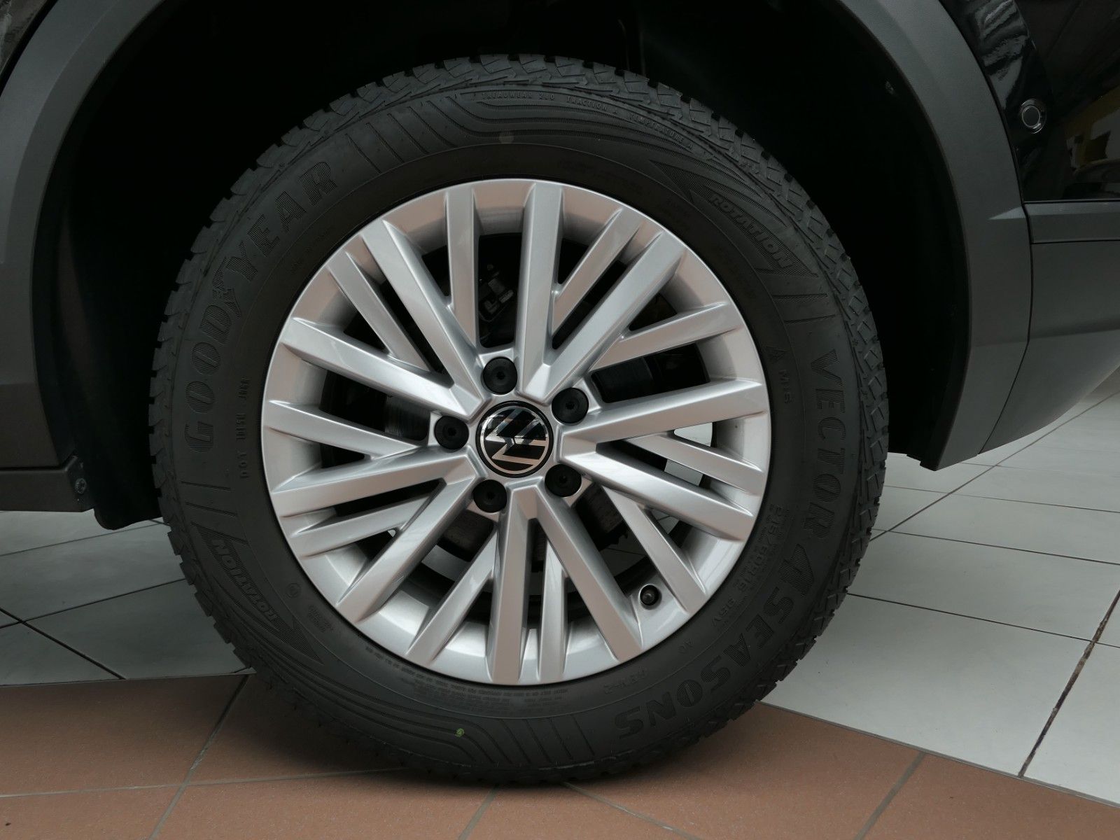 Fahrzeugabbildung Volkswagen T-Roc 1.5 TSI DSG*Navi*LM*AHK*