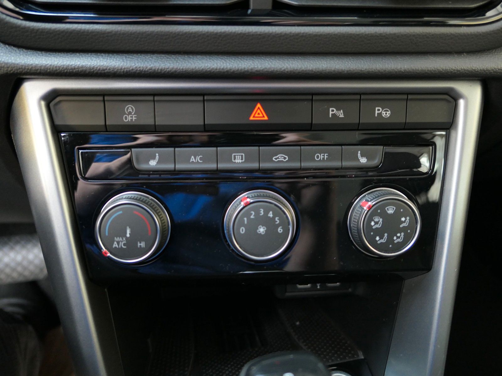 Fahrzeugabbildung Volkswagen T-Roc 1.5 TSI DSG*Navi*LM*AHK*