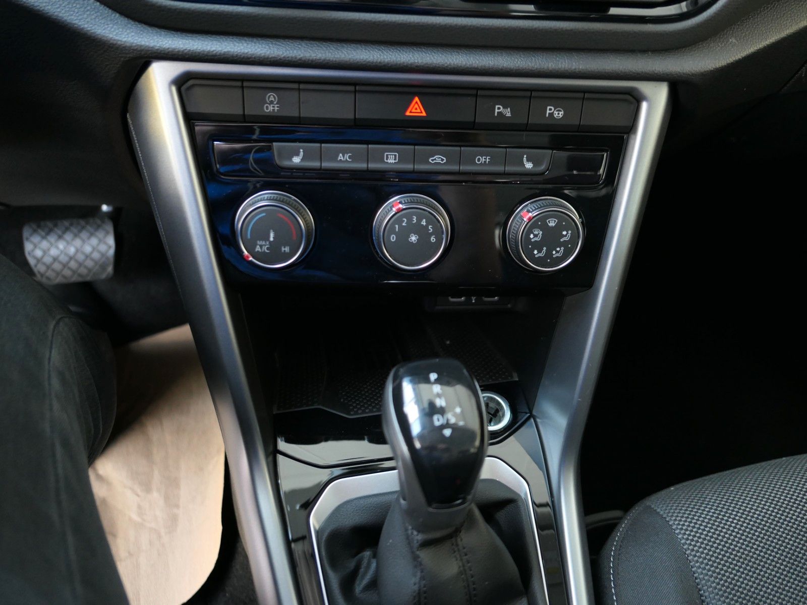 Fahrzeugabbildung Volkswagen T-Roc 1.5 TSI DSG*Navi*LM*AHK*