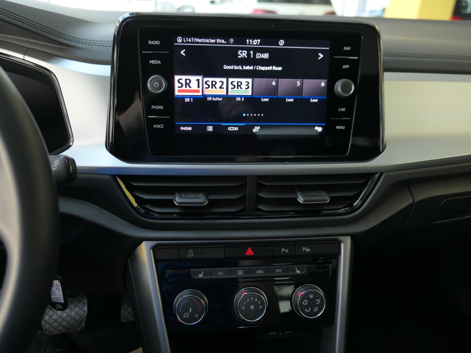 Fahrzeugabbildung Volkswagen T-Roc 1.5 TSI DSG*Navi*LM*AHK*