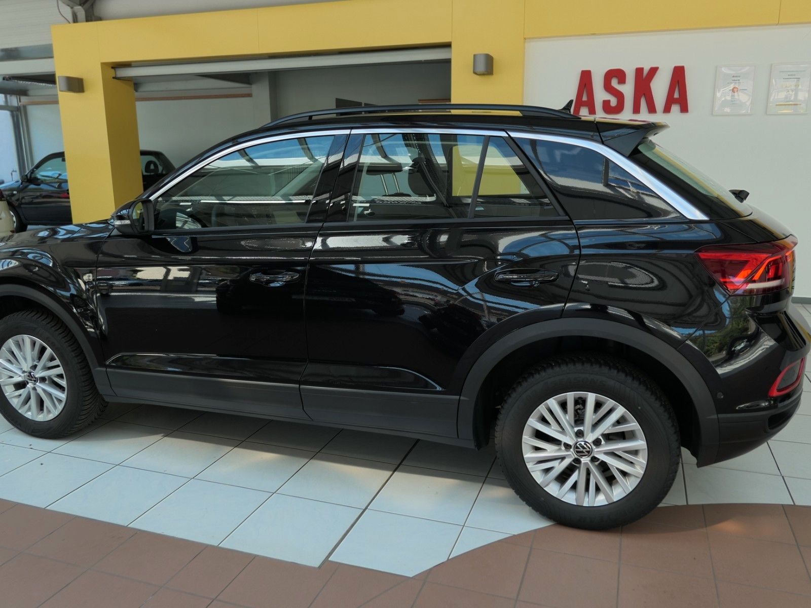 Fahrzeugabbildung Volkswagen T-Roc 1.5 TSI DSG*Navi*LM*AHK*
