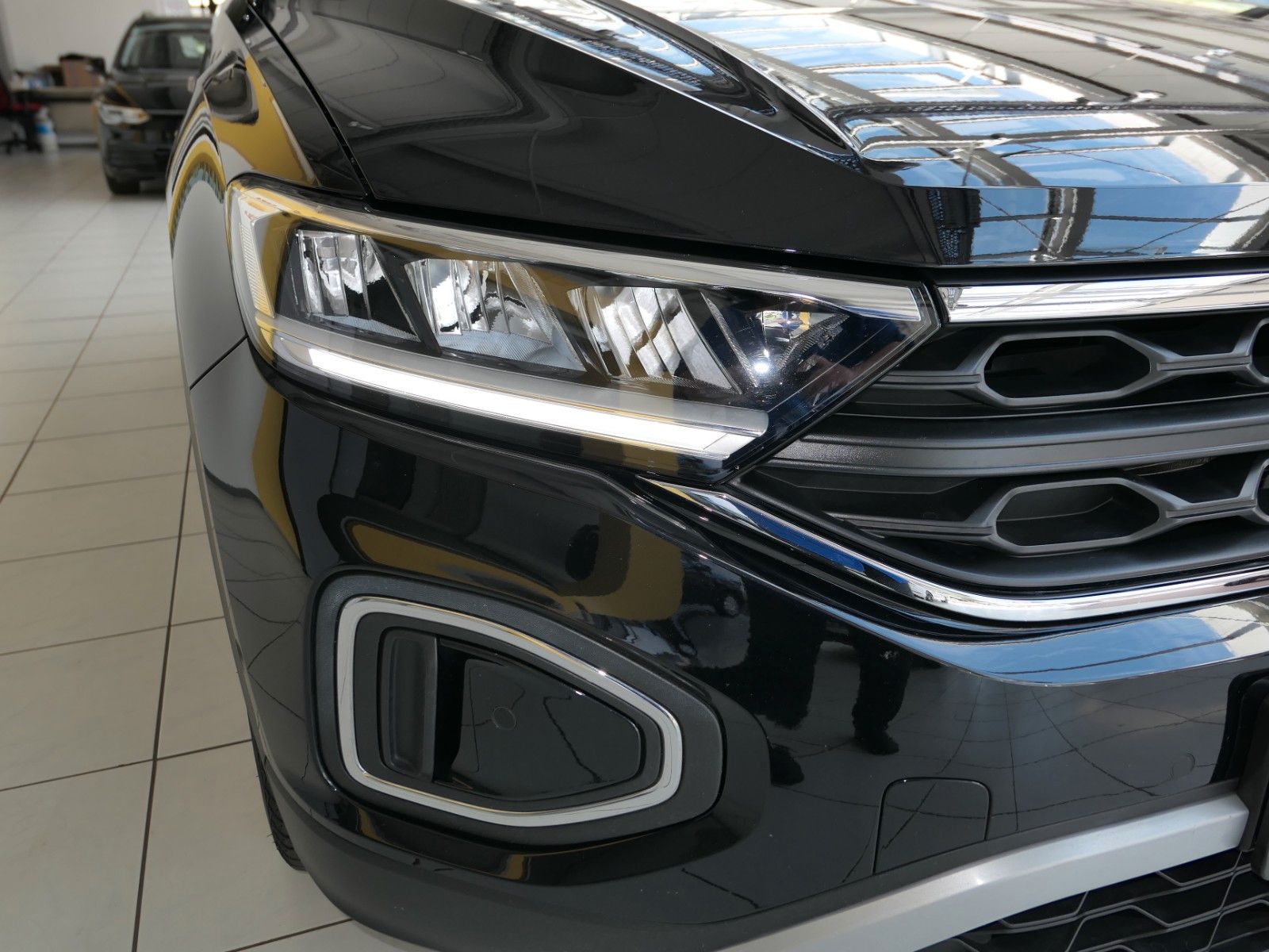 Fahrzeugabbildung Volkswagen T-Roc 1.5 TSI DSG*Navi*LM*AHK*