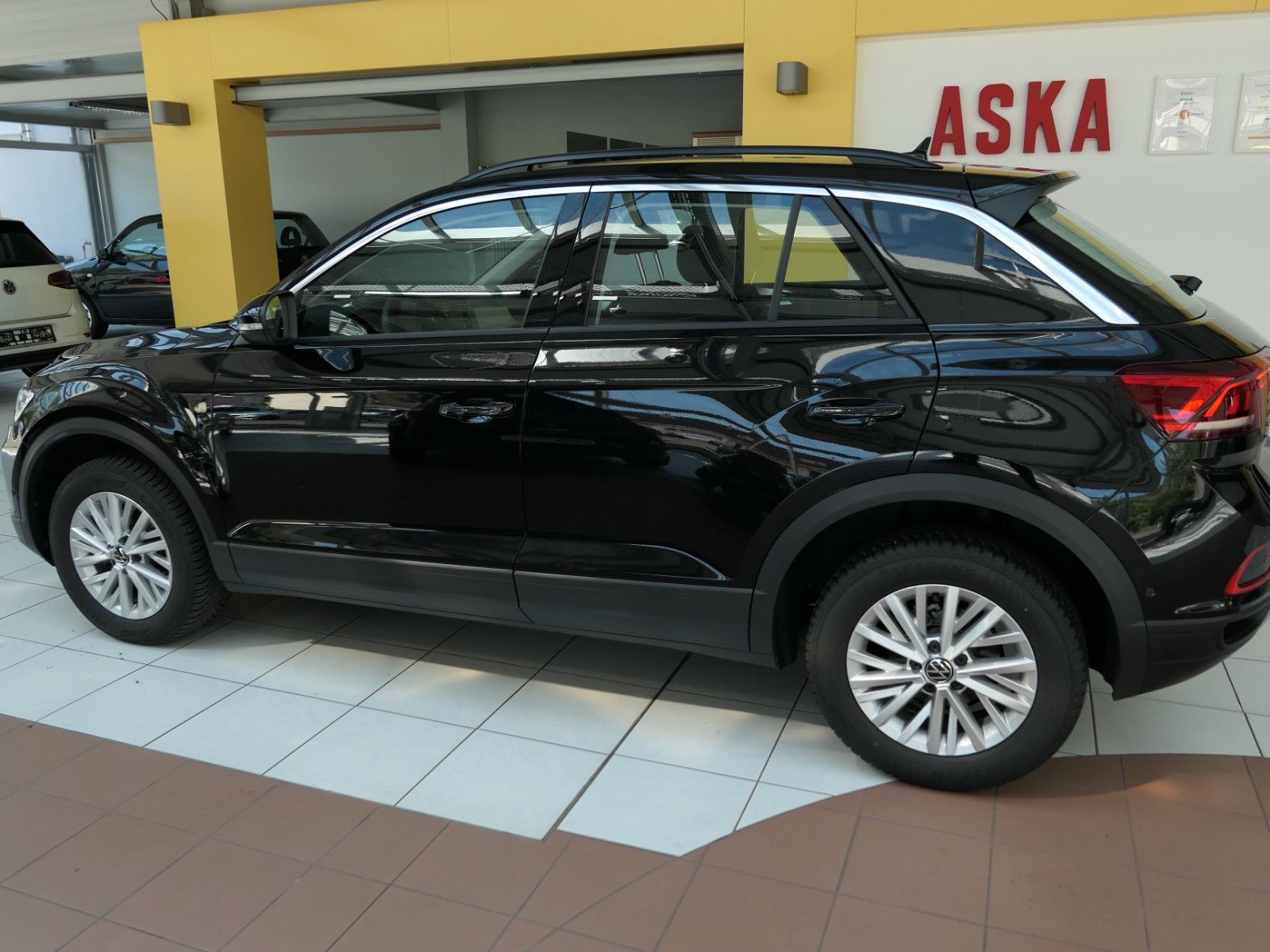 Fahrzeugabbildung Volkswagen T-Roc 1.5 TSI DSG*Navi*LM*AHK*