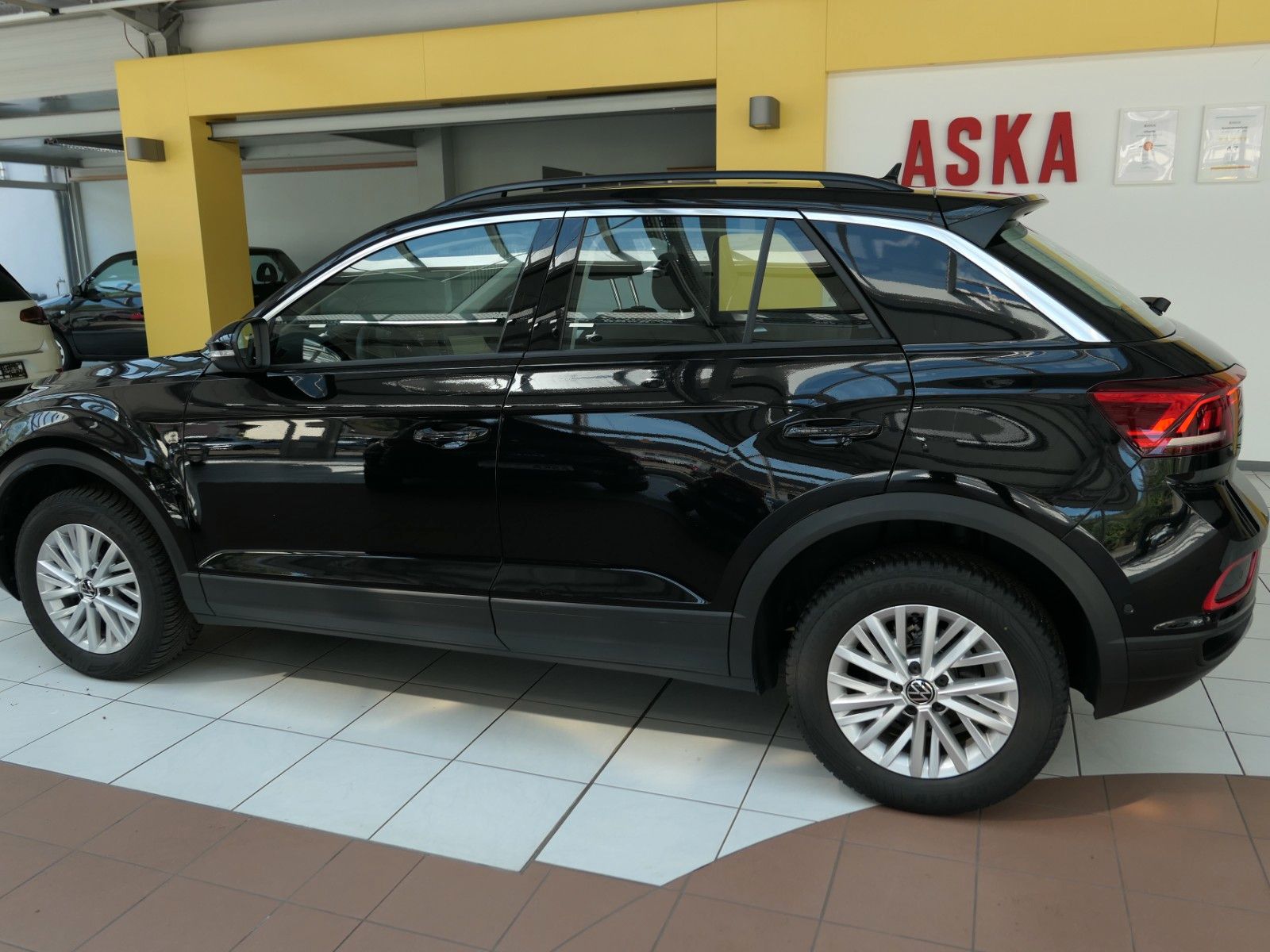 Fahrzeugabbildung Volkswagen T-Roc 1.5 TSI DSG*Navi*LM*AHK*