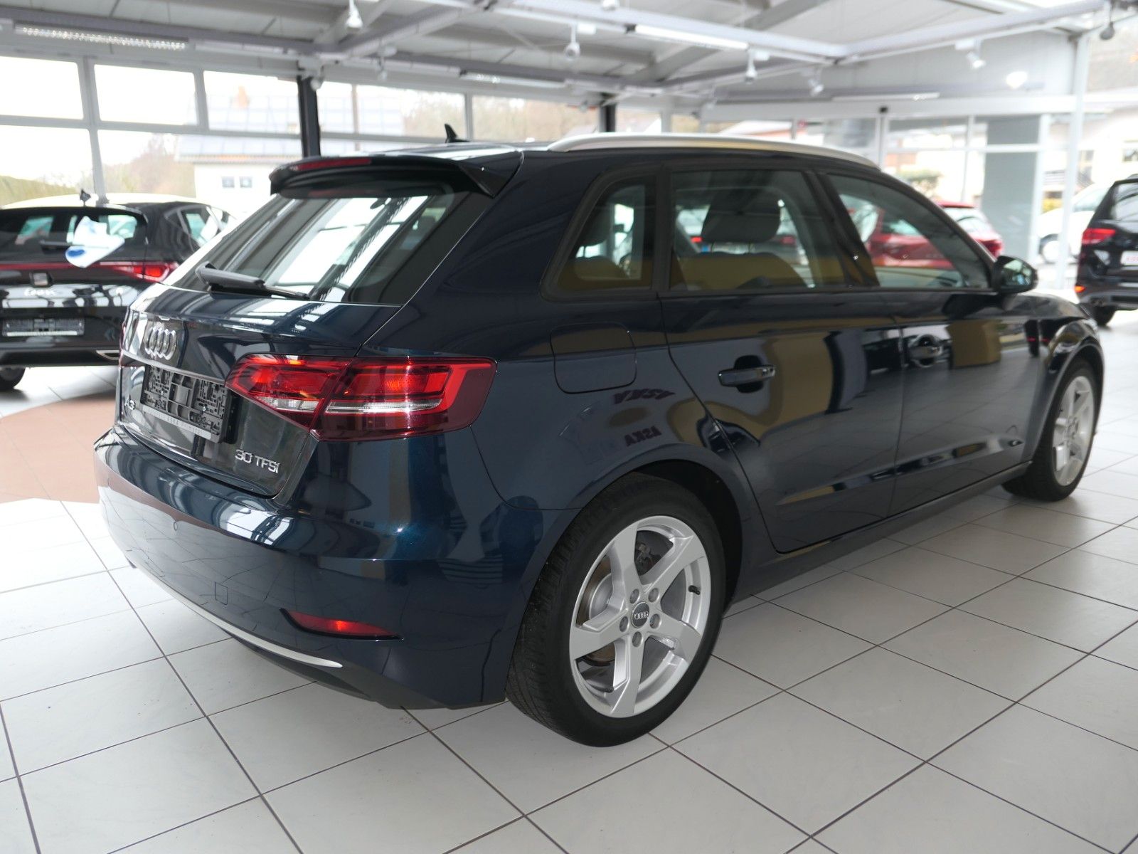 Fahrzeugabbildung Audi A3 Sportback TFSI sport*LM*PDC*NAVI*Xenon*´TOP