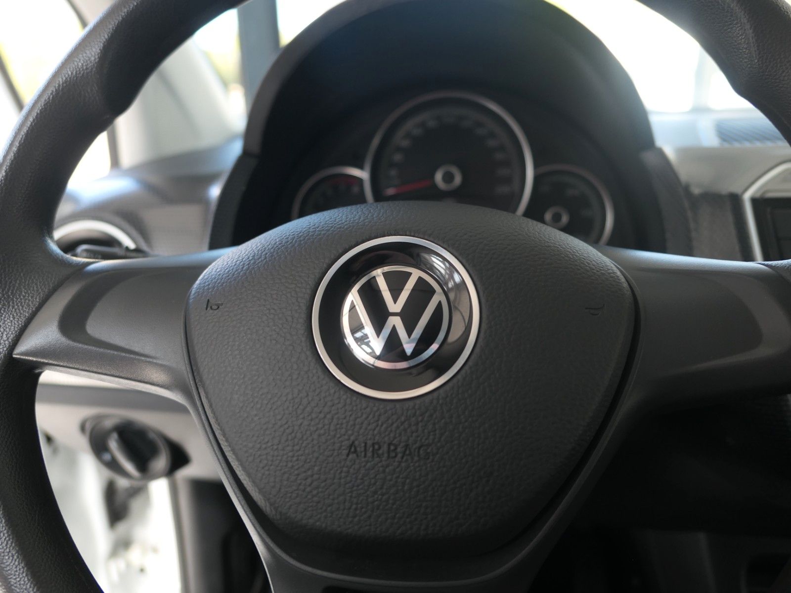 Fahrzeugabbildung Volkswagen up! Move  1.Hand*Klima*el. FH* Rückfahrkamera