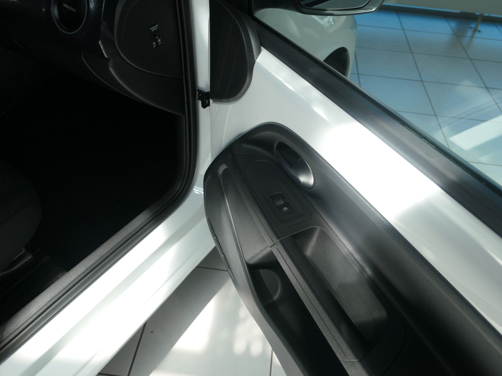 Fahrzeugabbildung Volkswagen up! Move  1.Hand*Klima*el. FH* Rückfahrkamera