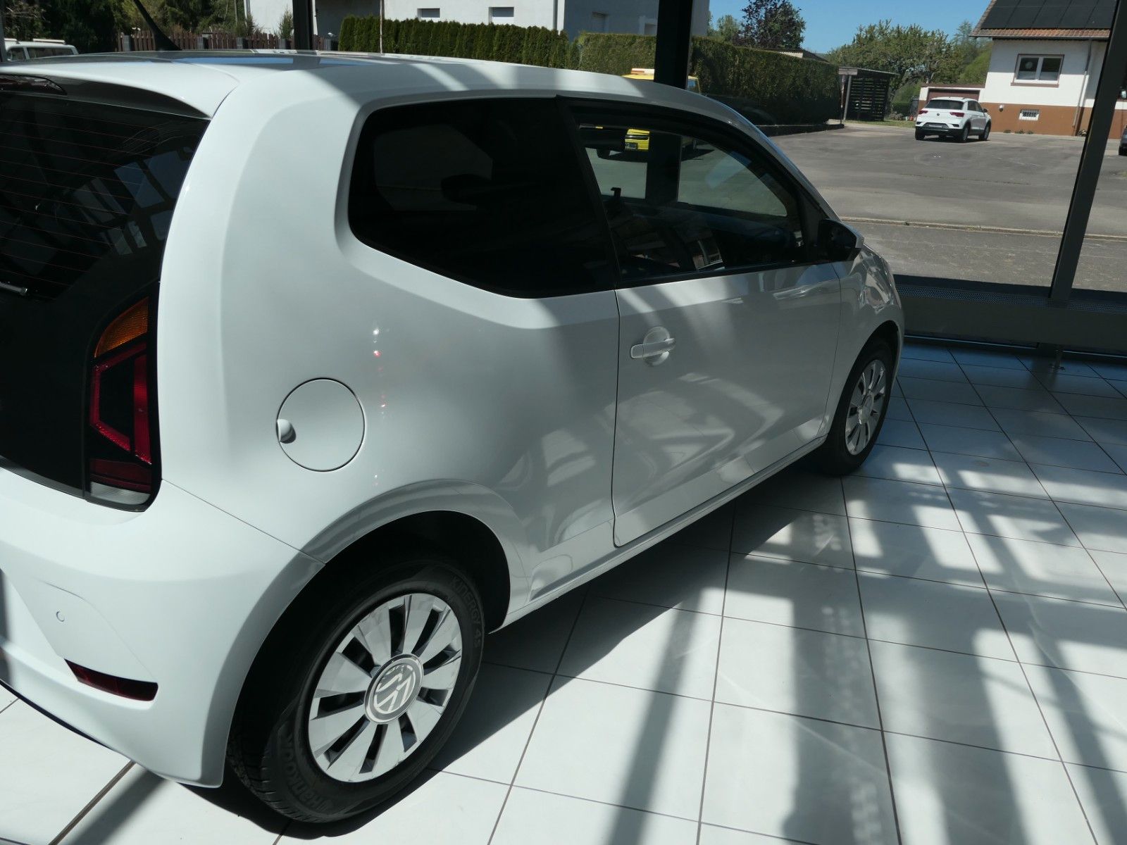 Fahrzeugabbildung Volkswagen up! Move  1.Hand*Klima*el. FH* Rückfahrkamera