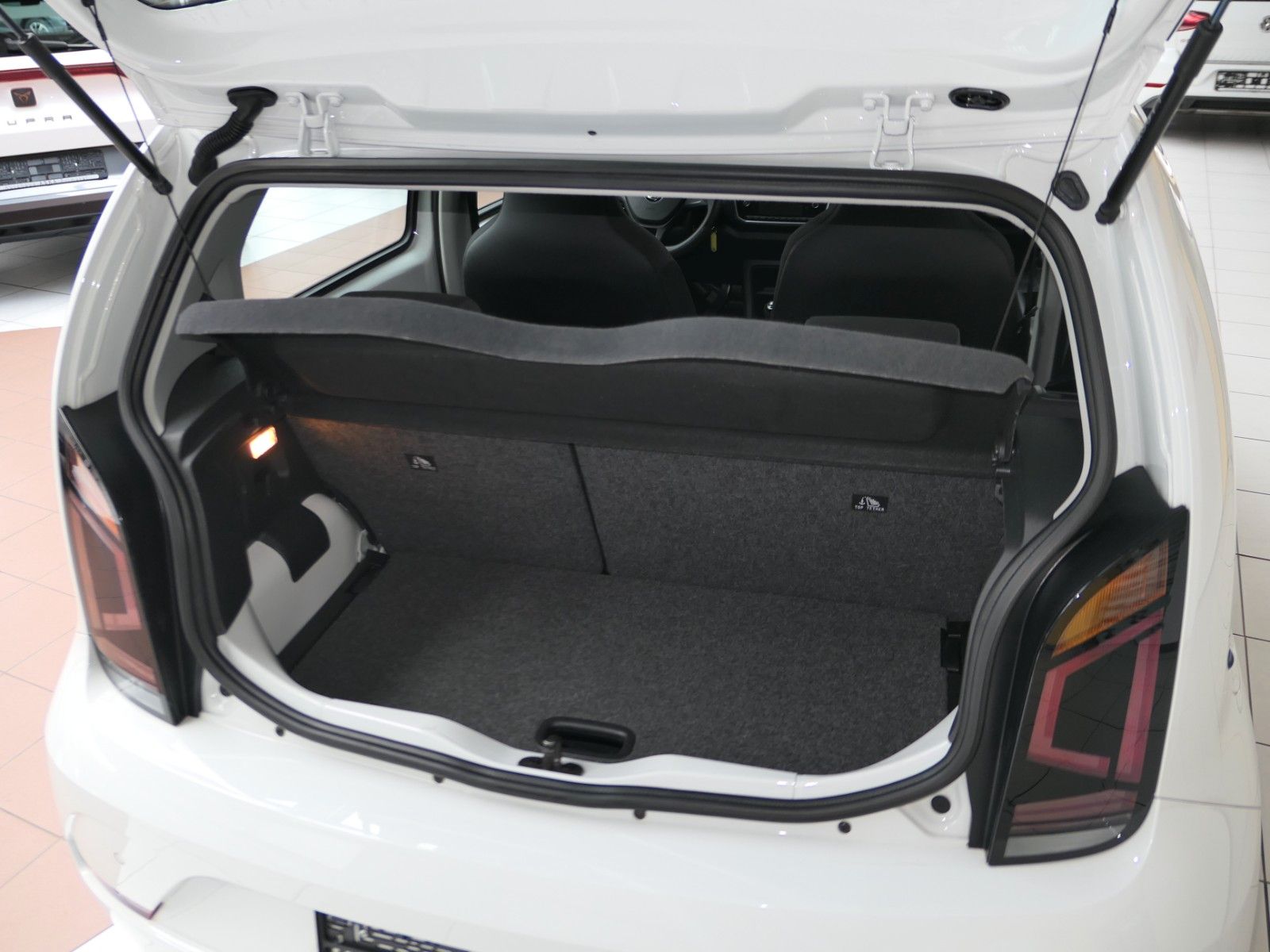 Fahrzeugabbildung Volkswagen up! move up RFK*4Türen*Bluetooth*Klima*Tempomat