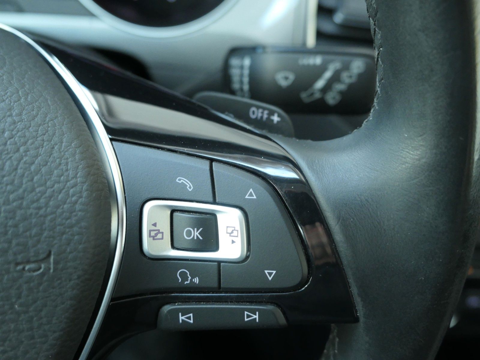 Fahrzeugabbildung Volkswagen Golf Sportsvan VII DSG SHZ LM  1.Hand TOP