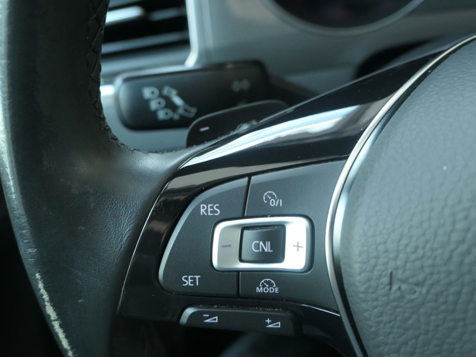 Fahrzeugabbildung Volkswagen Golf Sportsvan VII DSG SHZ LM  1.Hand TOP