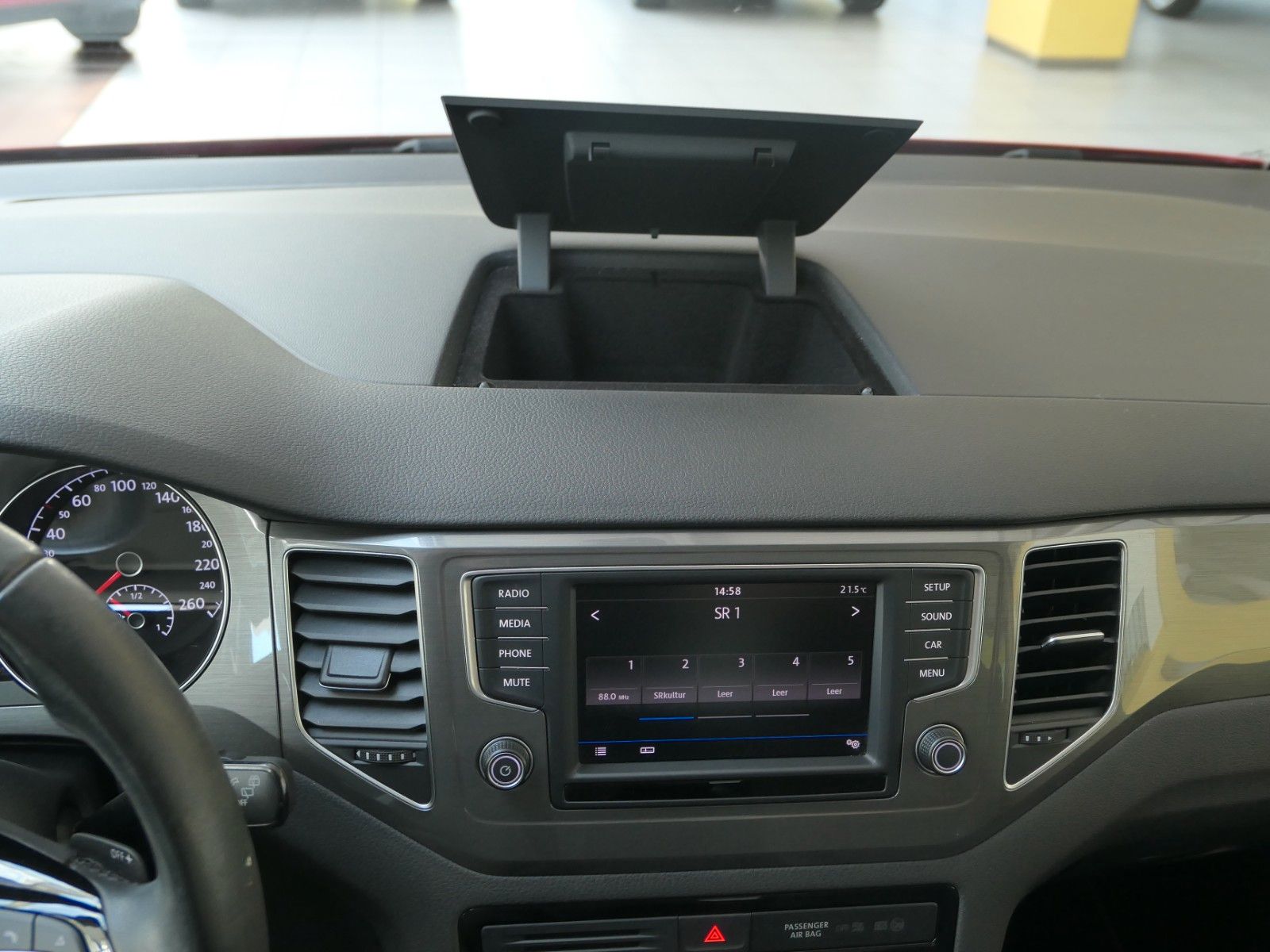 Fahrzeugabbildung Volkswagen Golf Sportsvan VII DSG SHZ LM  1.Hand TOP
