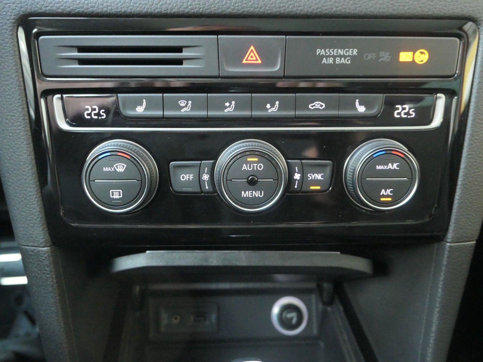 Fahrzeugabbildung Volkswagen Golf Sportsvan VII DSG SHZ LM  1.Hand TOP
