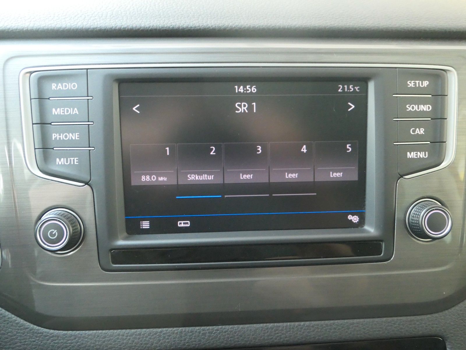 Fahrzeugabbildung Volkswagen Golf Sportsvan VII DSG SHZ LM  1.Hand TOP