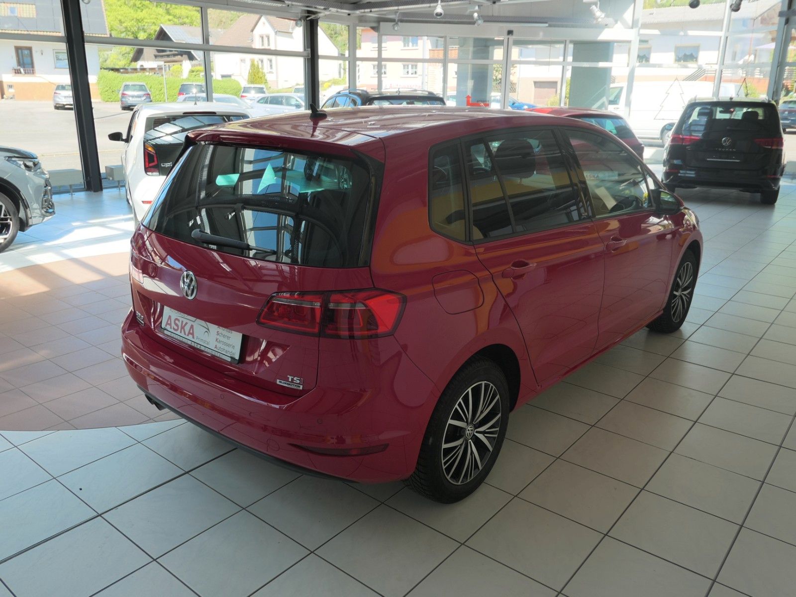 Fahrzeugabbildung Volkswagen Golf Sportsvan VII DSG SHZ LM  1.Hand TOP