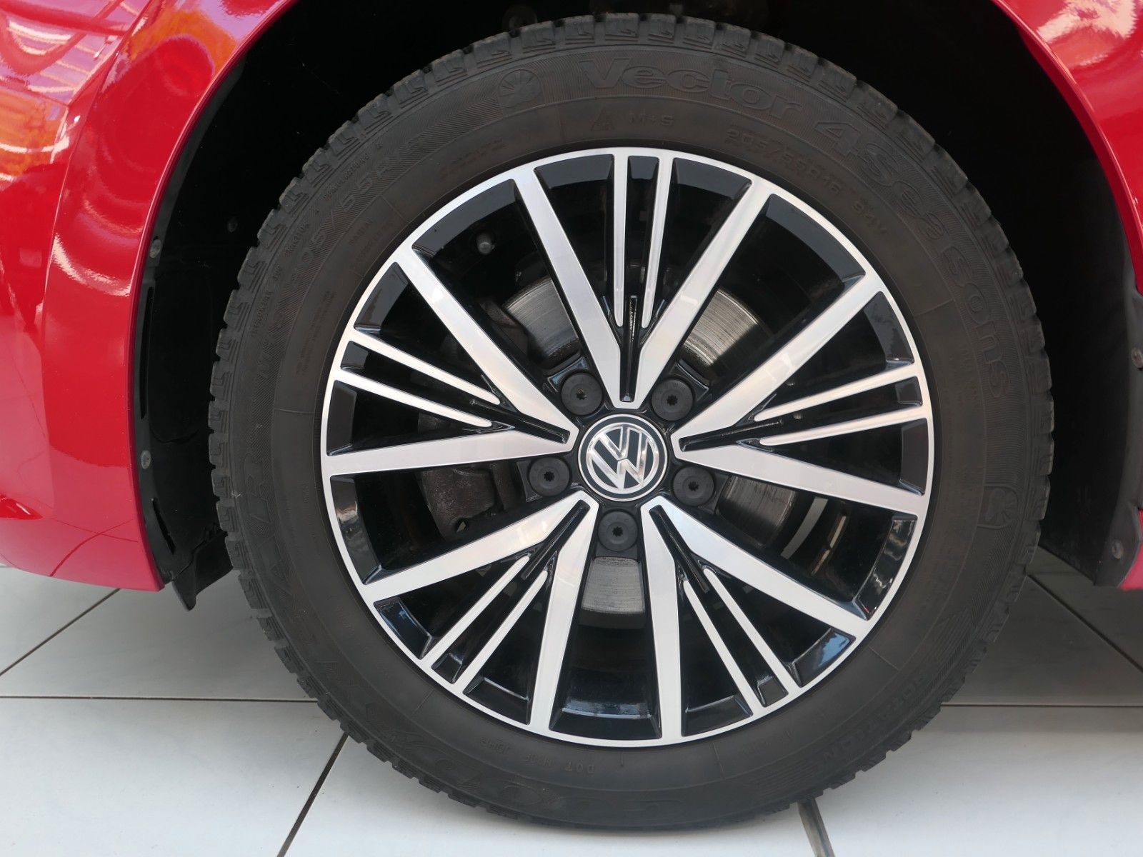 Fahrzeugabbildung Volkswagen Golf Sportsvan VII DSG SHZ LM  1.Hand TOP