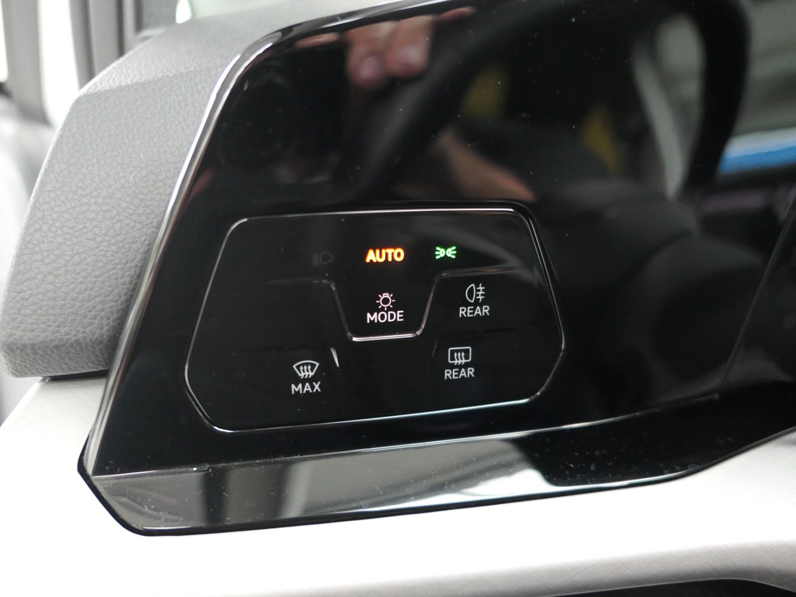 Fahrzeugabbildung Volkswagen Golf VIII 1.5 TSI  BMT NAVI + AppConnect*ACC*PDC