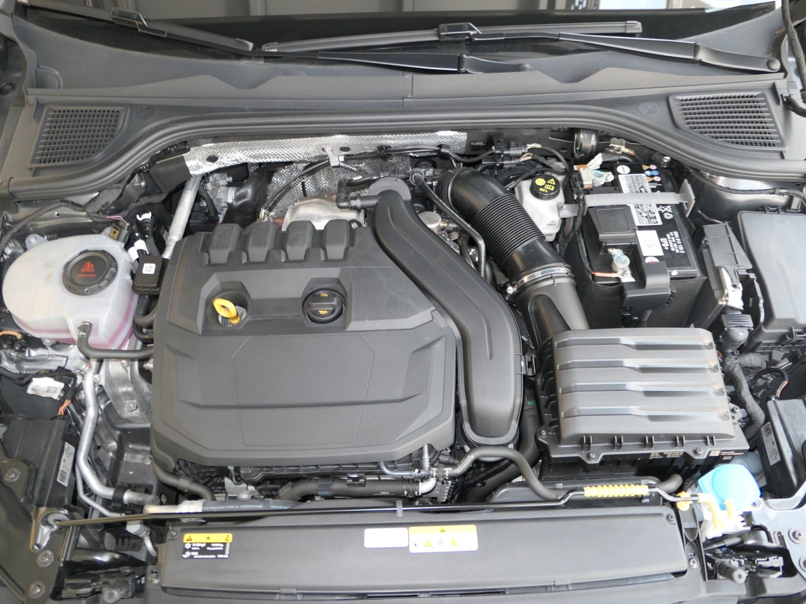 Fahrzeugabbildung Volkswagen Golf VIII 1.5 TSI  BMT NAVI + AppConnect*ACC*PDC