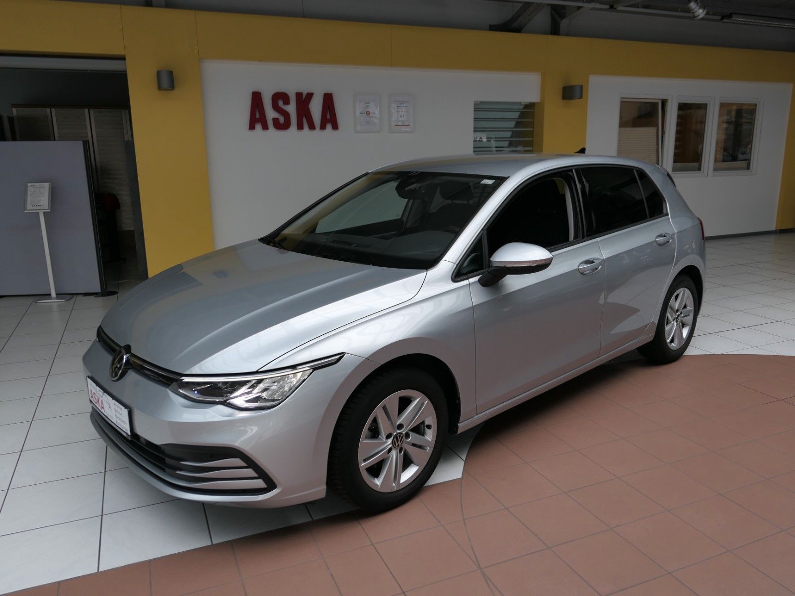 Fahrzeugabbildung Volkswagen Golf VIII 1.5 TSI  BMT NAVI + AppConnect*ACC*PDC