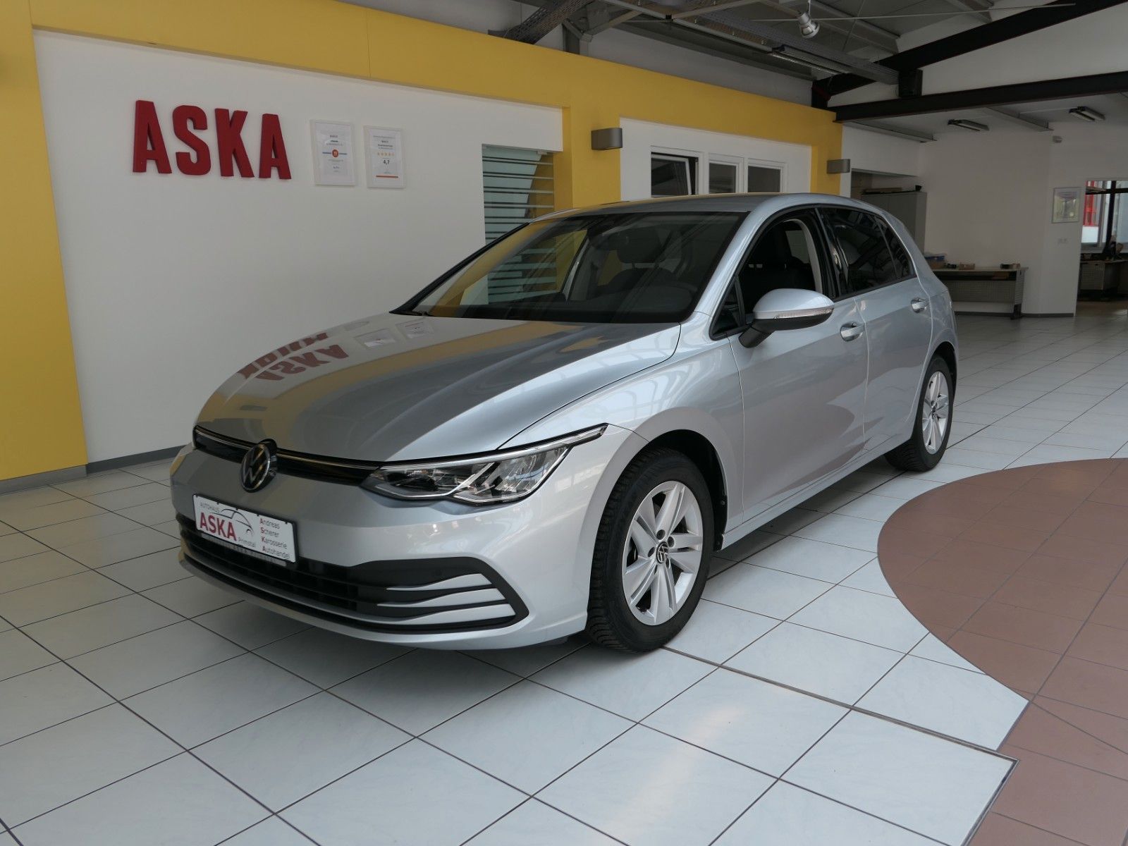 Fahrzeugabbildung Volkswagen Golf VIII 1.5 TSI  BMT NAVI + AppConnect*ACC*PDC