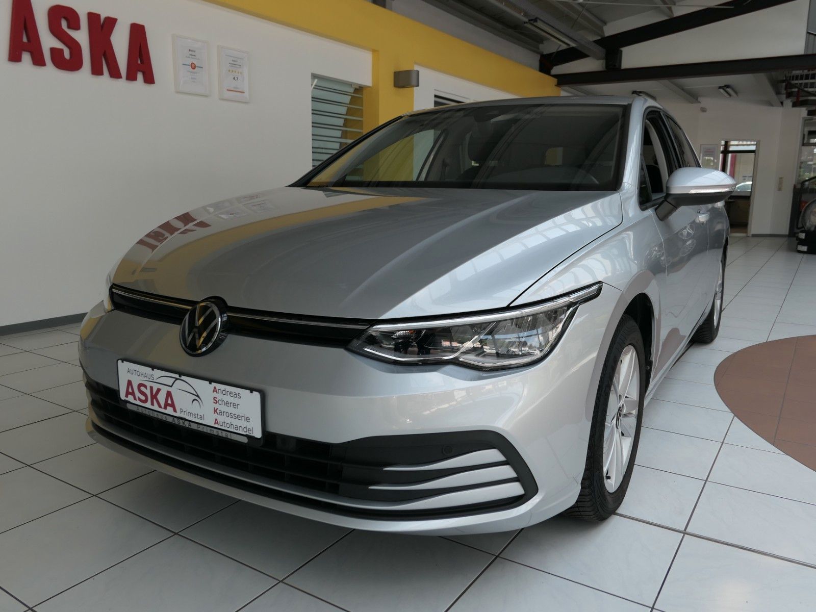 Fahrzeugabbildung Volkswagen Golf VIII 1.5 TSI  BMT NAVI + AppConnect*ACC*PDC